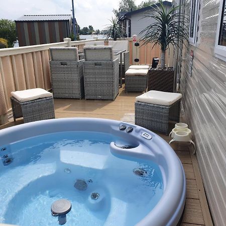 Relaxing Breaks With Hot Tub At Tattershal Lakes 3 Bedroom Tattershall Zewnętrze zdjęcie