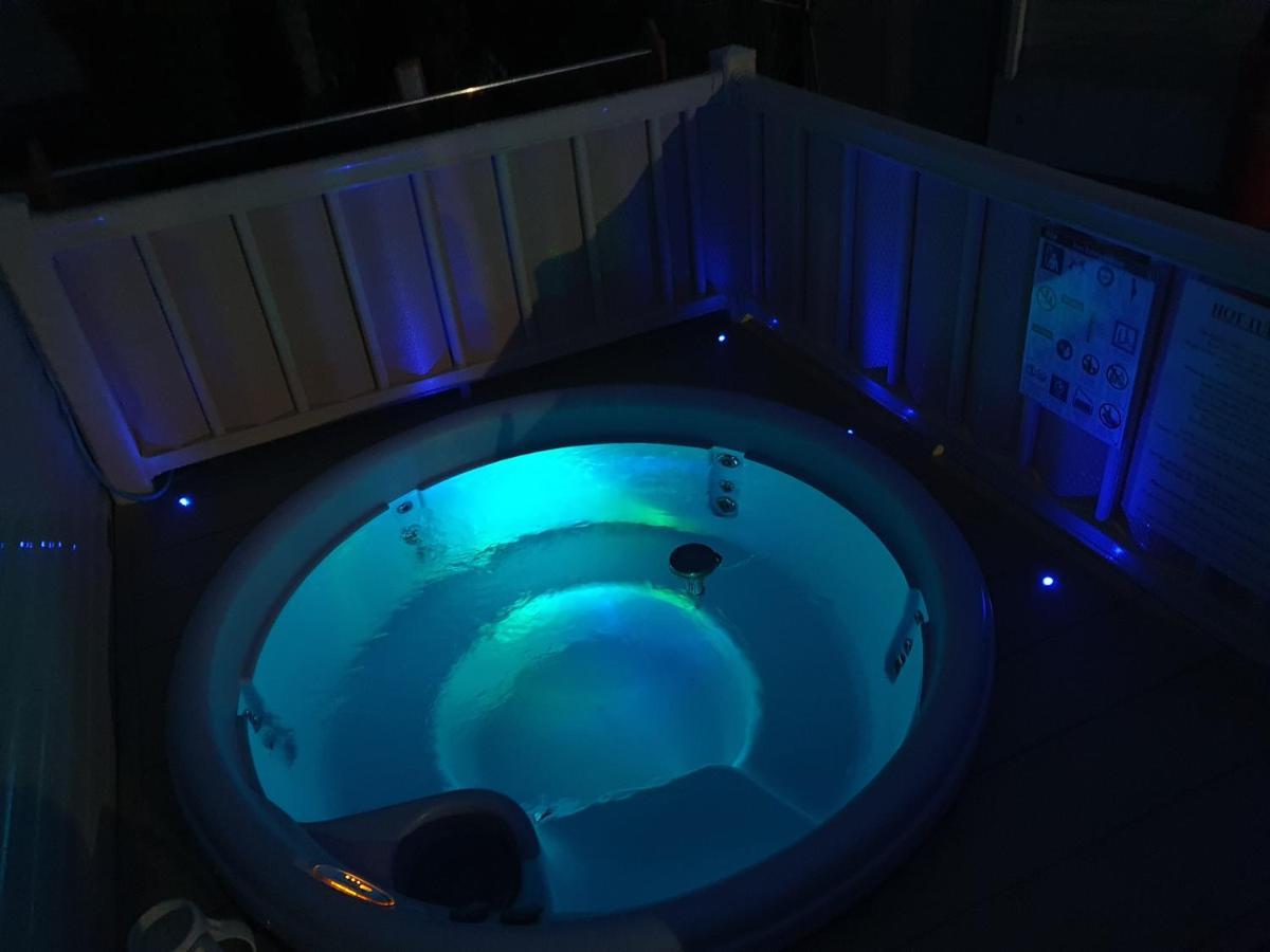 Relaxing Breaks With Hot Tub At Tattershal Lakes 3 Bedroom Tattershall Zewnętrze zdjęcie