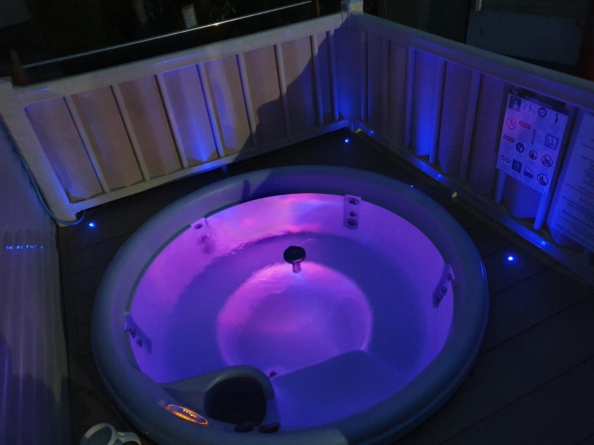 Relaxing Breaks With Hot Tub At Tattershal Lakes 3 Bedroom Tattershall Zewnętrze zdjęcie