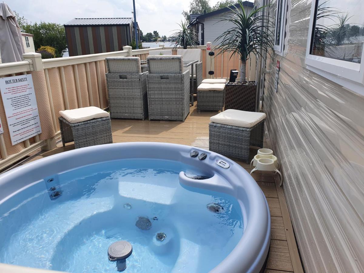 Relaxing Breaks With Hot Tub At Tattershal Lakes 3 Bedroom Tattershall Zewnętrze zdjęcie